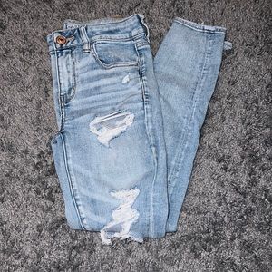 American Eagle Distressed Jeans💙